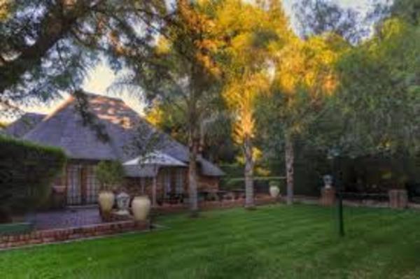 Ascot Mews Bed & Breakfast Alberton Exterior photo